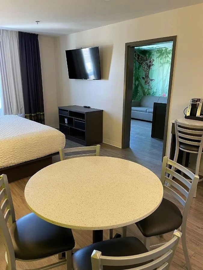Hotel Super 8 By Wyndham Winnipeg East Mb