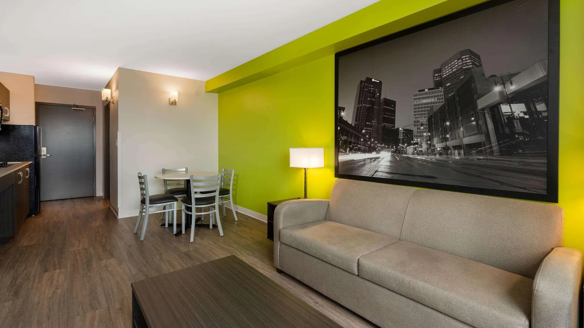 Super 8 By Wyndham Winnipeg East Mb Hotel