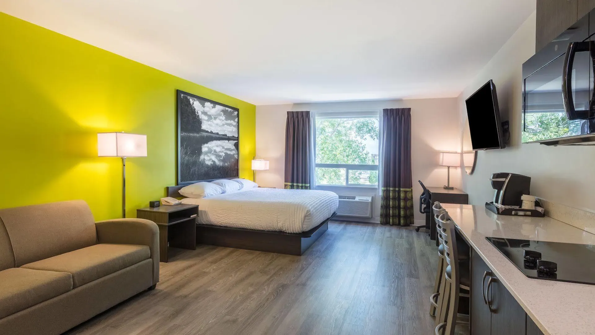 Super 8 By Wyndham Winnipeg East Mb Hotel